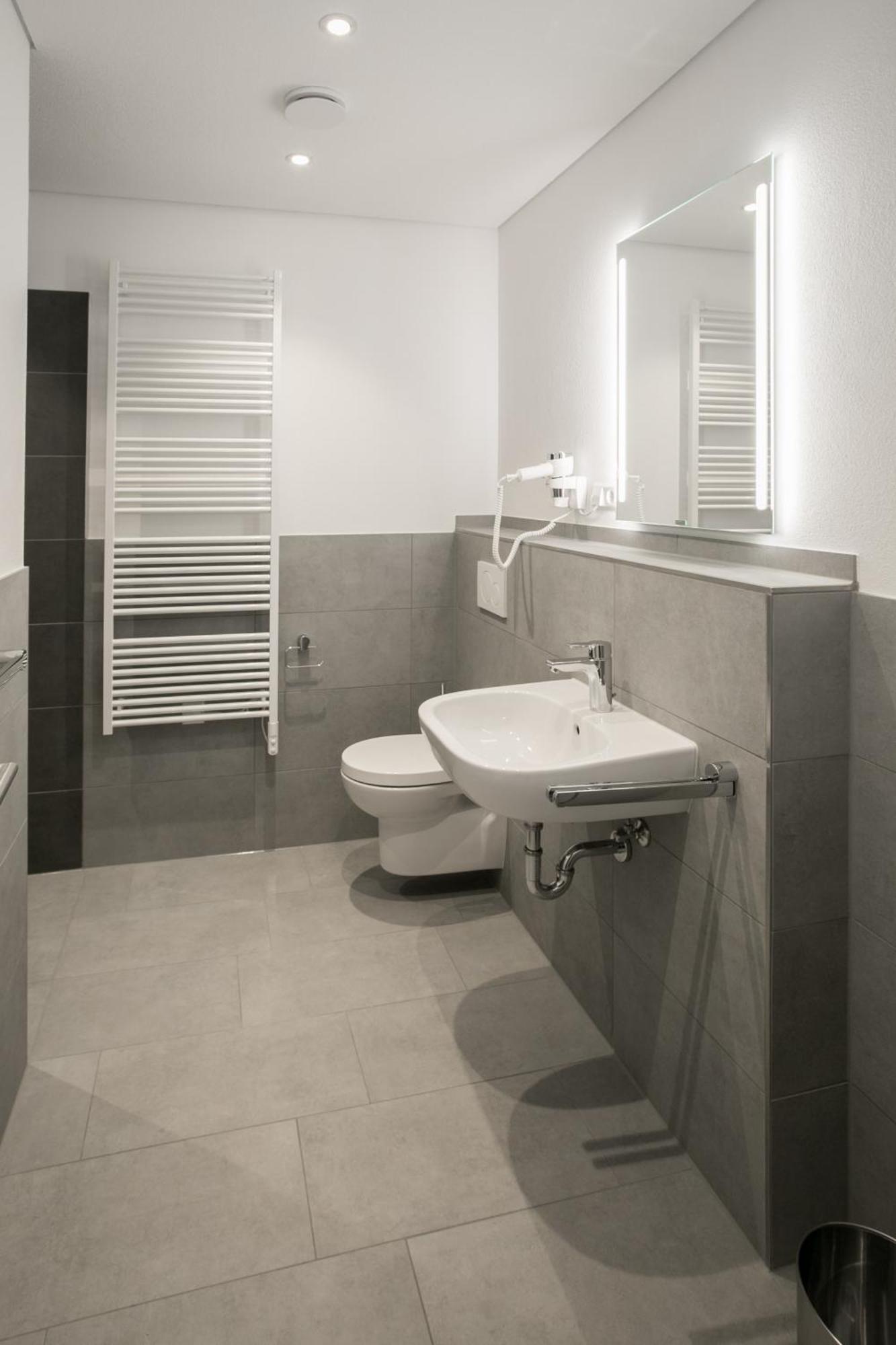 Hotel-Gasthaus Engel Luttingen Laufenburg Room photo